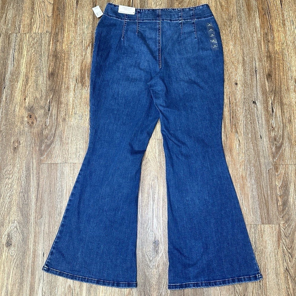 M Jeans by Maurices NWT Curvy High Rise Flare Jeans Blue Size 18 - Picture 5 of 9